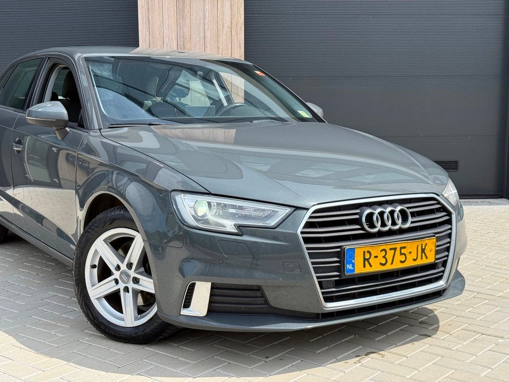 Audi A3 Sportback 1.6 TDI Pro Line (bj 2017) FACELIFT XENON, Auto's, Audi, Voorwielaandrijving, Stof, Gebruikt, Euro 6