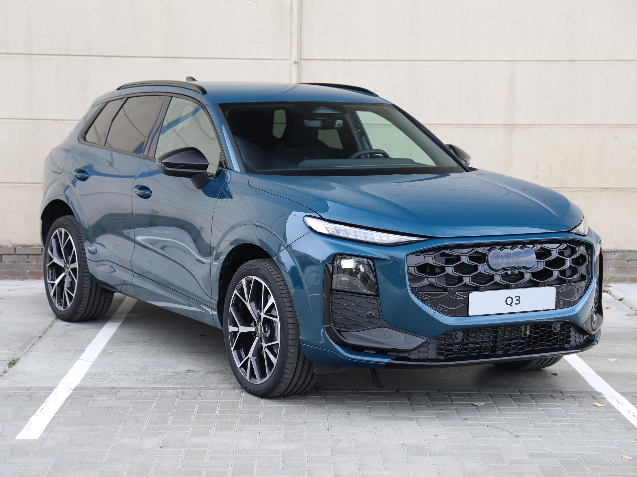 Audi Q3 S edition e-hybrid 272 PK SUV | Optiek zwart | Trekh, Auto's, Audi, 1800 kg, 1498 cc, 26 kWh, Plug-in hybride
