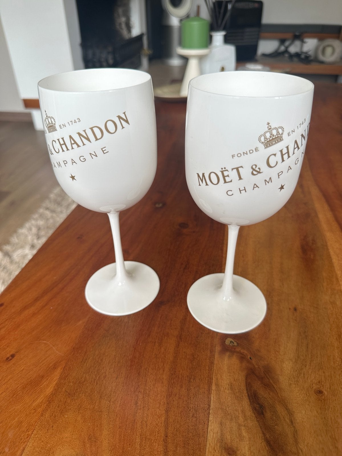 2 originele Moët & Chandon champagne glazen, Ophalen of Verzenden, Zo goed als nieuw, Wit, Overige merken