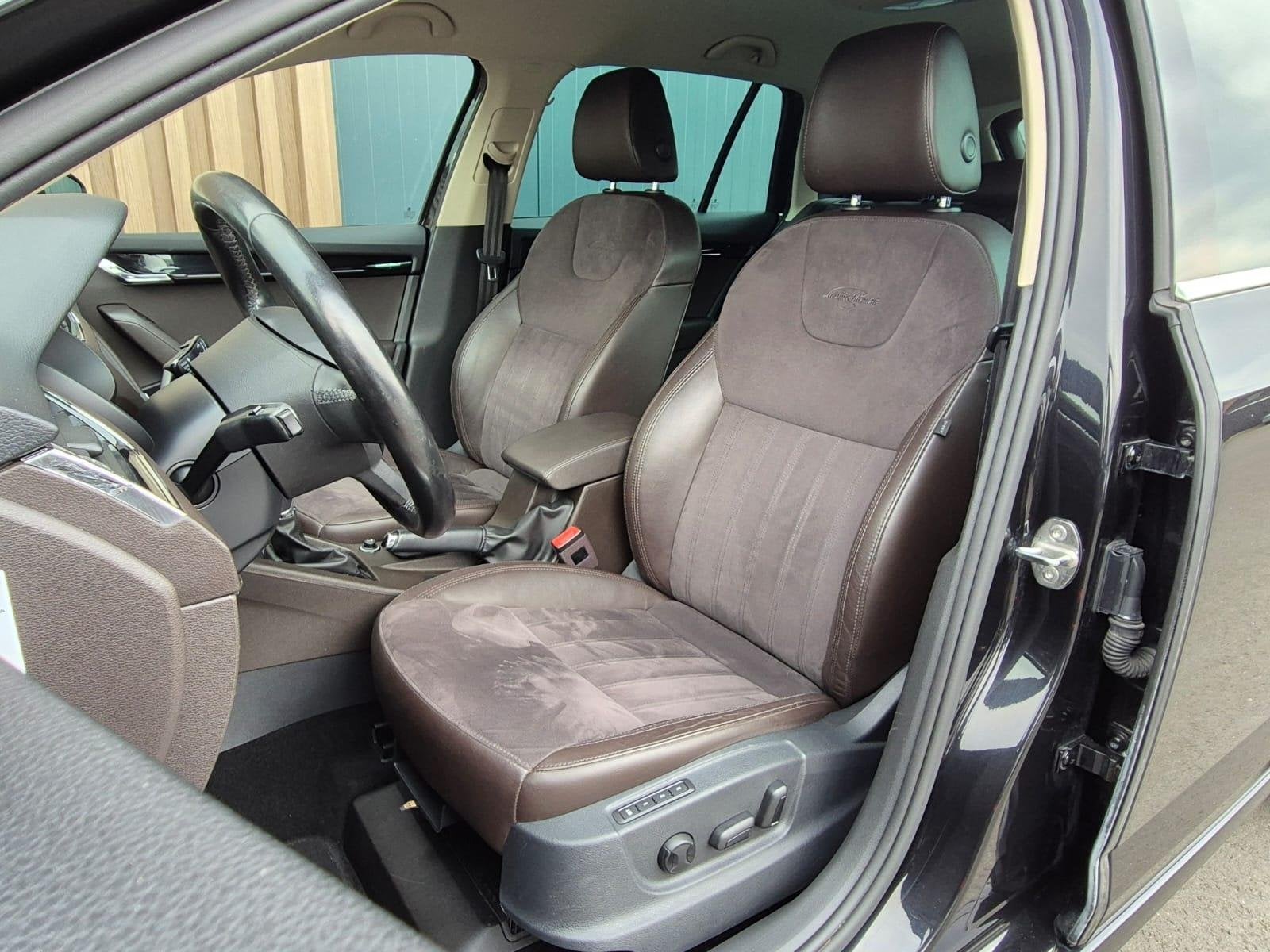 Skoda Octavia Combi 1.8 TSI Greentech 4x4 Laurin en Klement, Automaat, Dealer onderhouden, Gebruikt, Euro 6