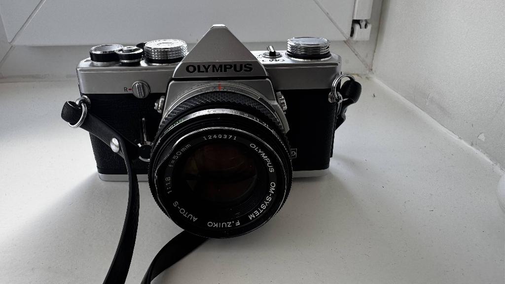 Film camera Olympus OM-1n with lens, Ophalen of Verzenden, Gebruikt