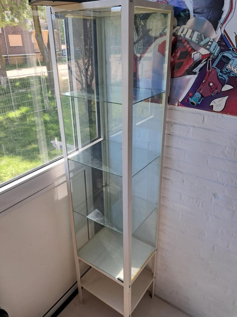 Ijzeren Witte Vitrine met glasplaten., Ophalen, Minder dan 50 cm, Zo goed als nieuw, Minder dan 100 cm