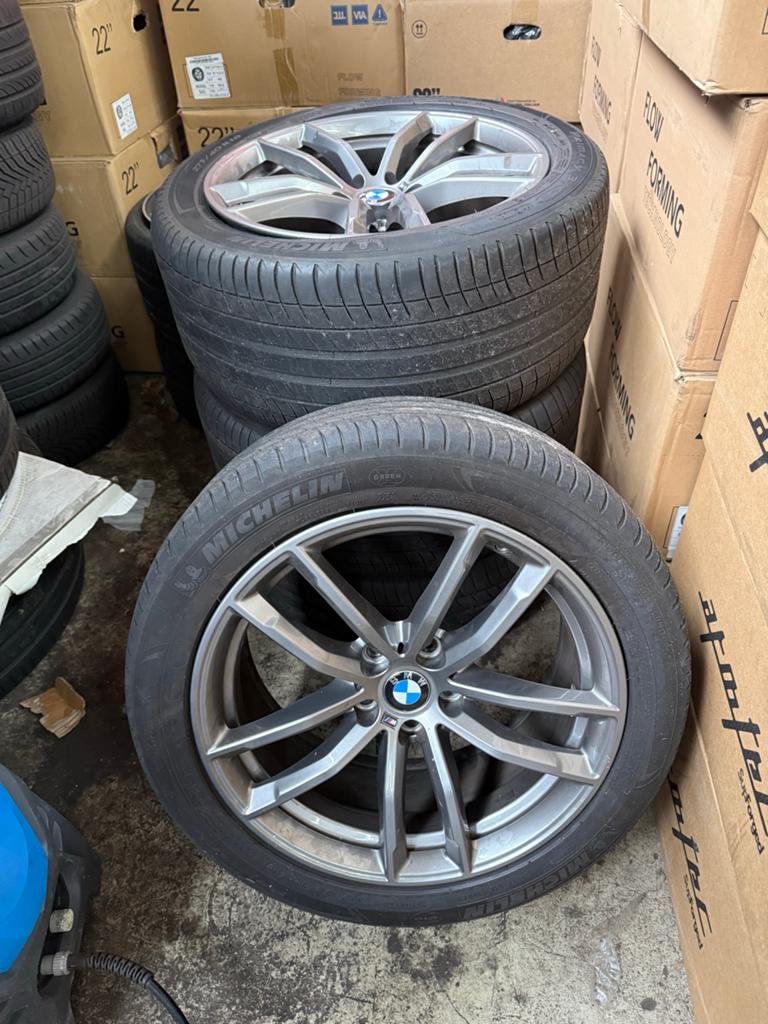 Complete BMW Velgen + Banden Set 245/45 R18 – Origineel BMW, Auto-onderdelen, Banden en Velgen, Ophalen, 18 inch, Banden en Velgen