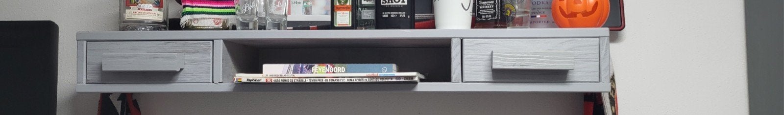 WOOOD Dennis wandplank met laden - Betongrijs gelakt, Huis en Inrichting, Woonaccessoires | Wandplanken en Boekenplanken, Ophalen