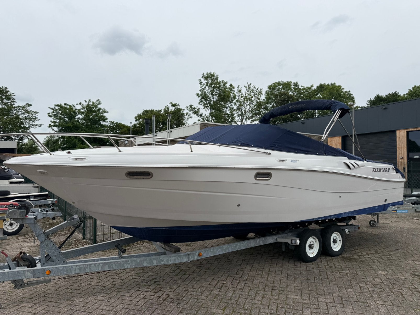 Four Winns Sundowner 285 -  speedboot/Kajuitboot/ uit 2005, Watersport en Boten, Overige merken, 375 pk, Gebruikt, Binnenboordmotor