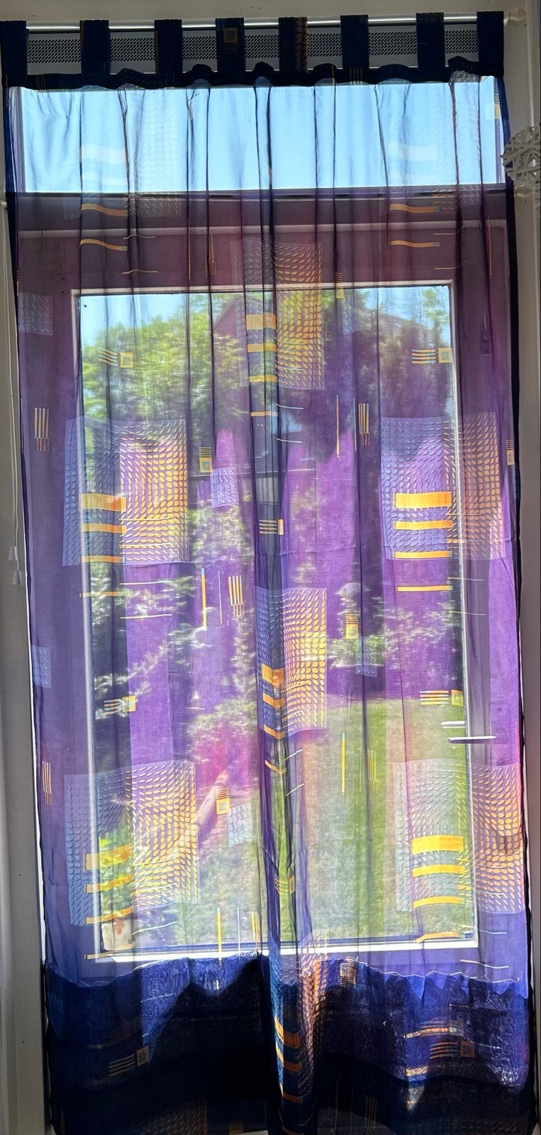 2 Gordijnen met modern patroon - 135x260 cm, Gebruikt, 100 tot 150 cm, Ophalen of Verzenden, 200 cm of meer