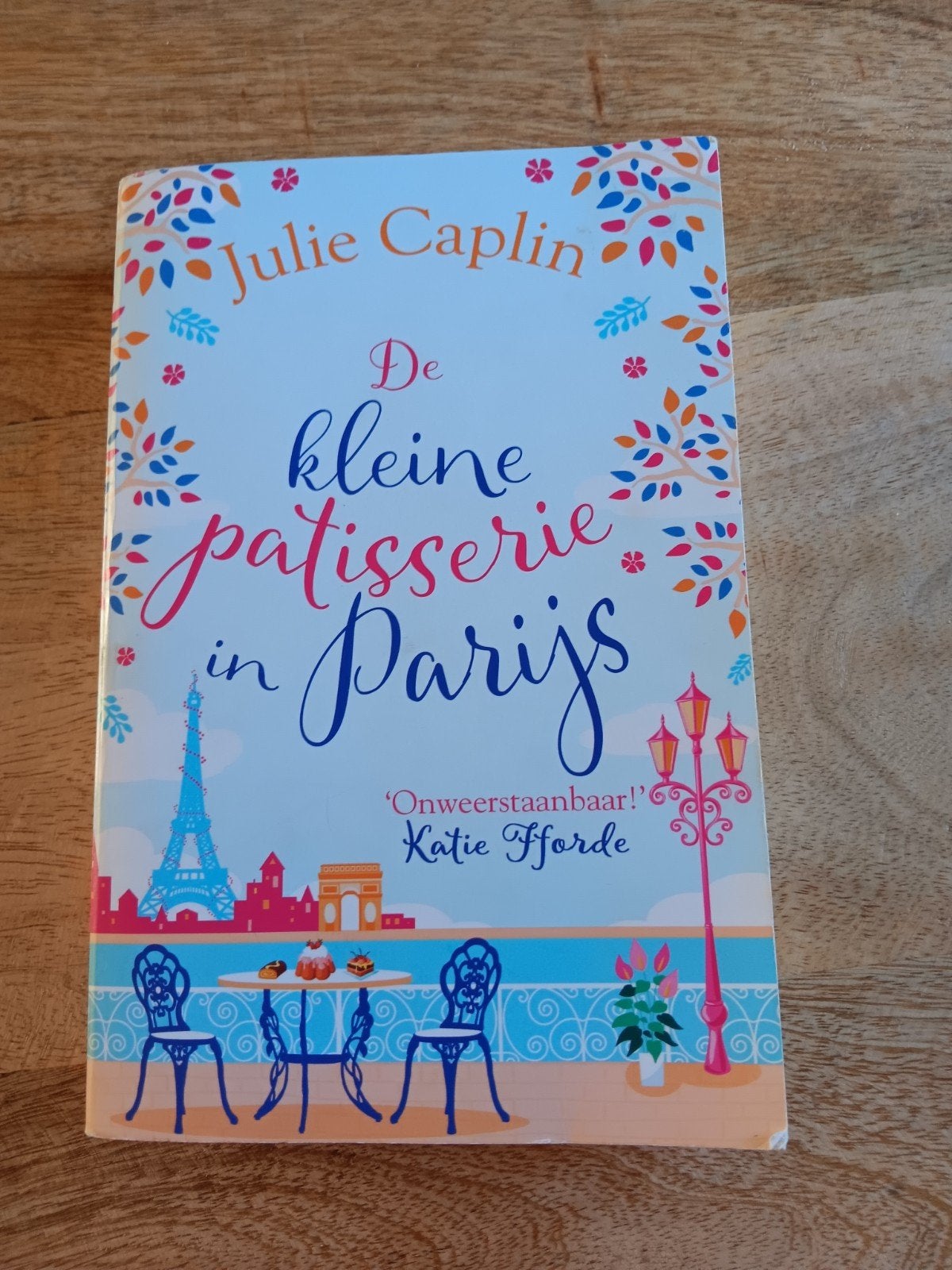 Julie Caplin De kleine patisserie in Parijs, Ophalen of Verzenden, Zo goed als nieuw
