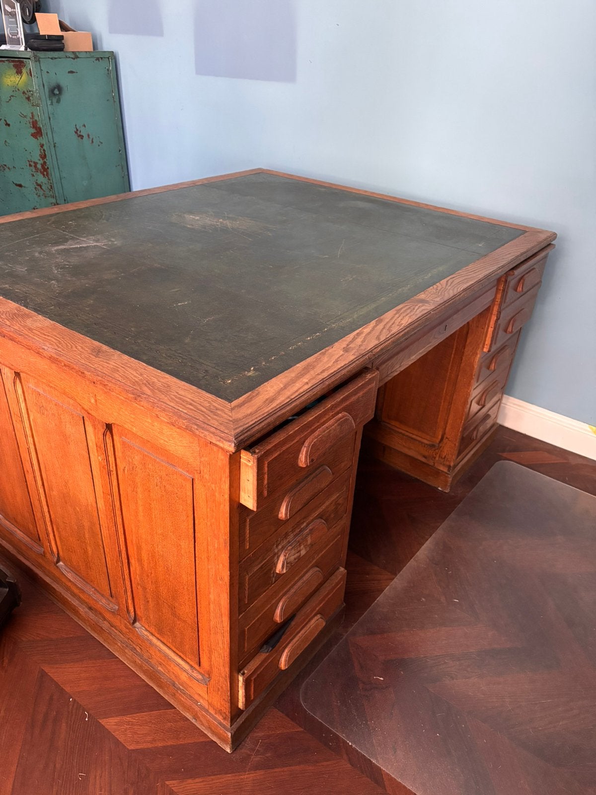 Antiek houten bureau met ladeblokken, Antiek en Kunst, Ophalen of Verzenden