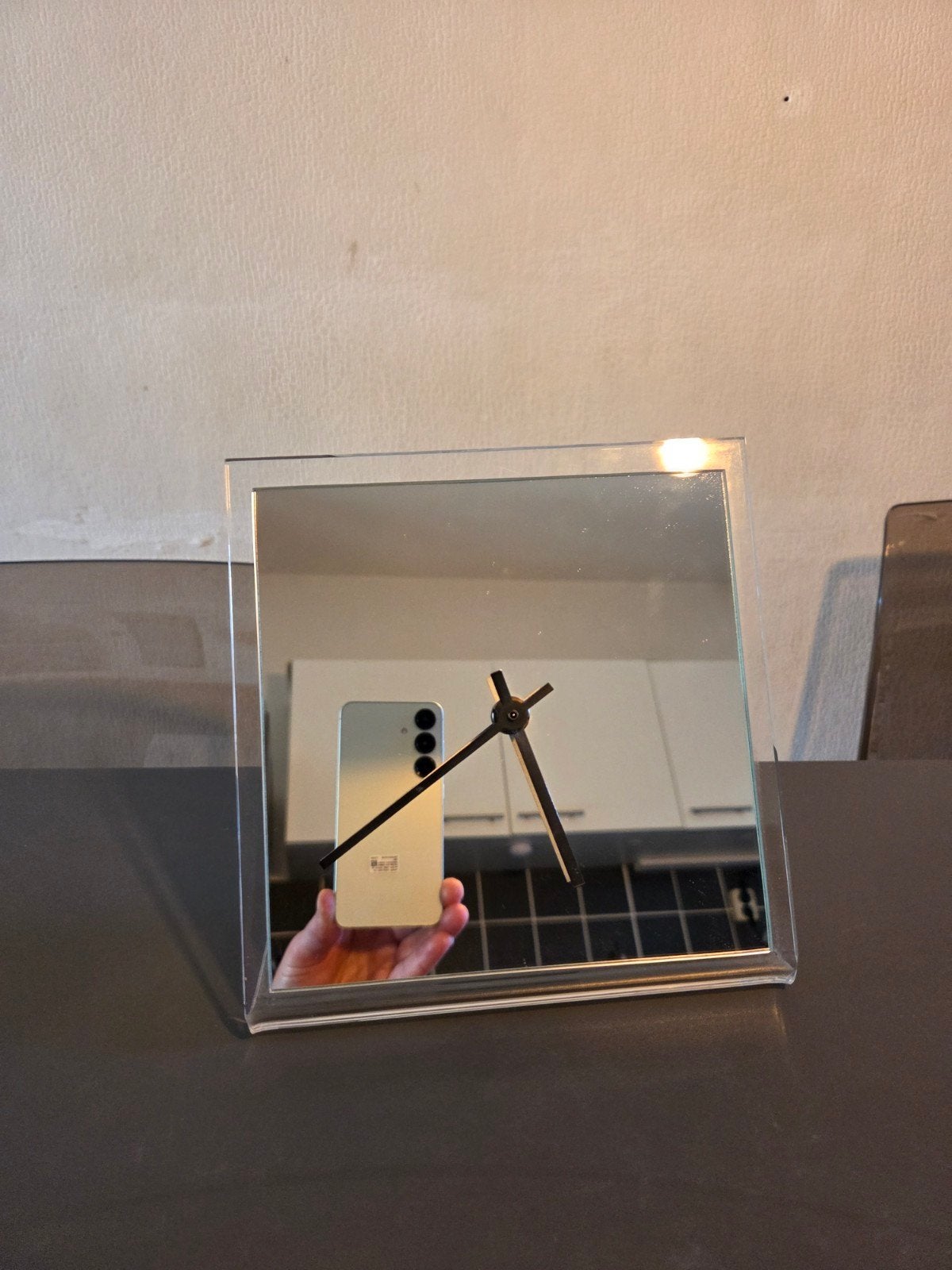 mid century designklok van glas en plexiglas goede staat, Huis en Inrichting, Ophalen of Verzenden