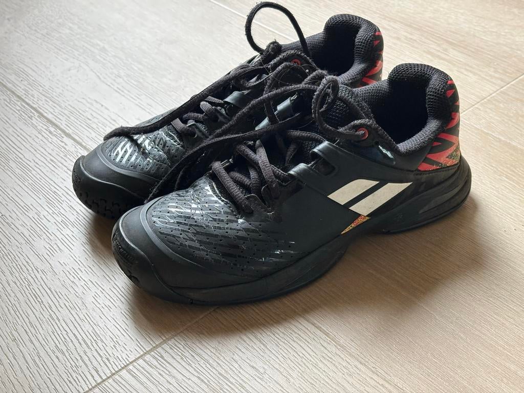 Babolat tennisschoenen maat 37 - Zwart met rode accenten, Sport en Fitness, Tennis, Ophalen, Gebruikt, Schoenen, Babolat