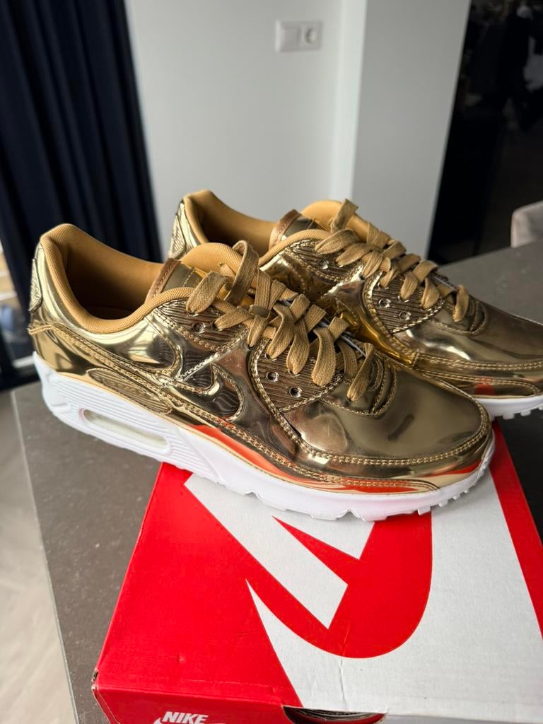 Nike air max 90 metallic gold maat 41, Kleding | Heren, Schoenen, Ophalen, Overige kleuren, Sportschoenen, Nieuw