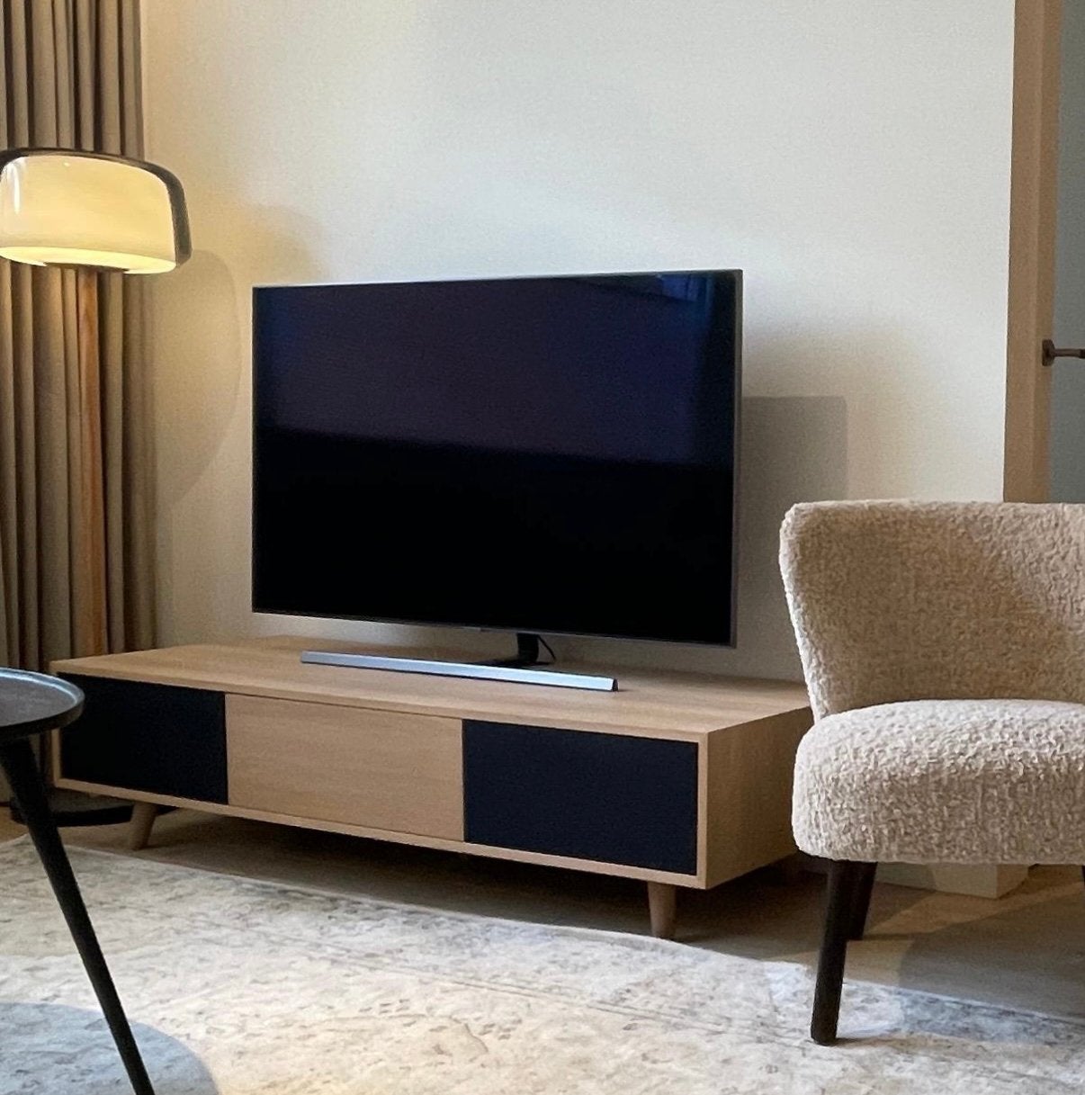 Bolia DiCaprio Low Media/TV Kast - Wit geolied eiken, Ophalen, 150 tot 200 cm, Eikenhout, Zo goed als nieuw