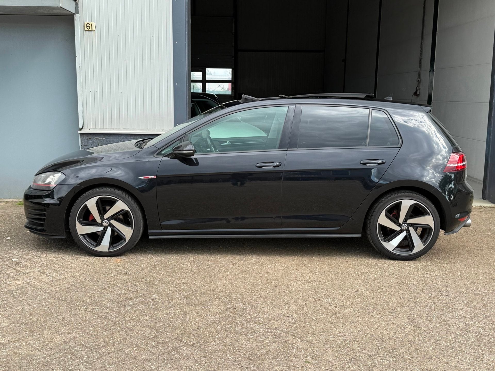 Volkswagen Golf 1.6 TDI GTI Pakket Panoramadak Xenon-LED!, Auto's, Volkswagen, Voorwielaandrijving, Euro 5, Gebruikt, Zwart