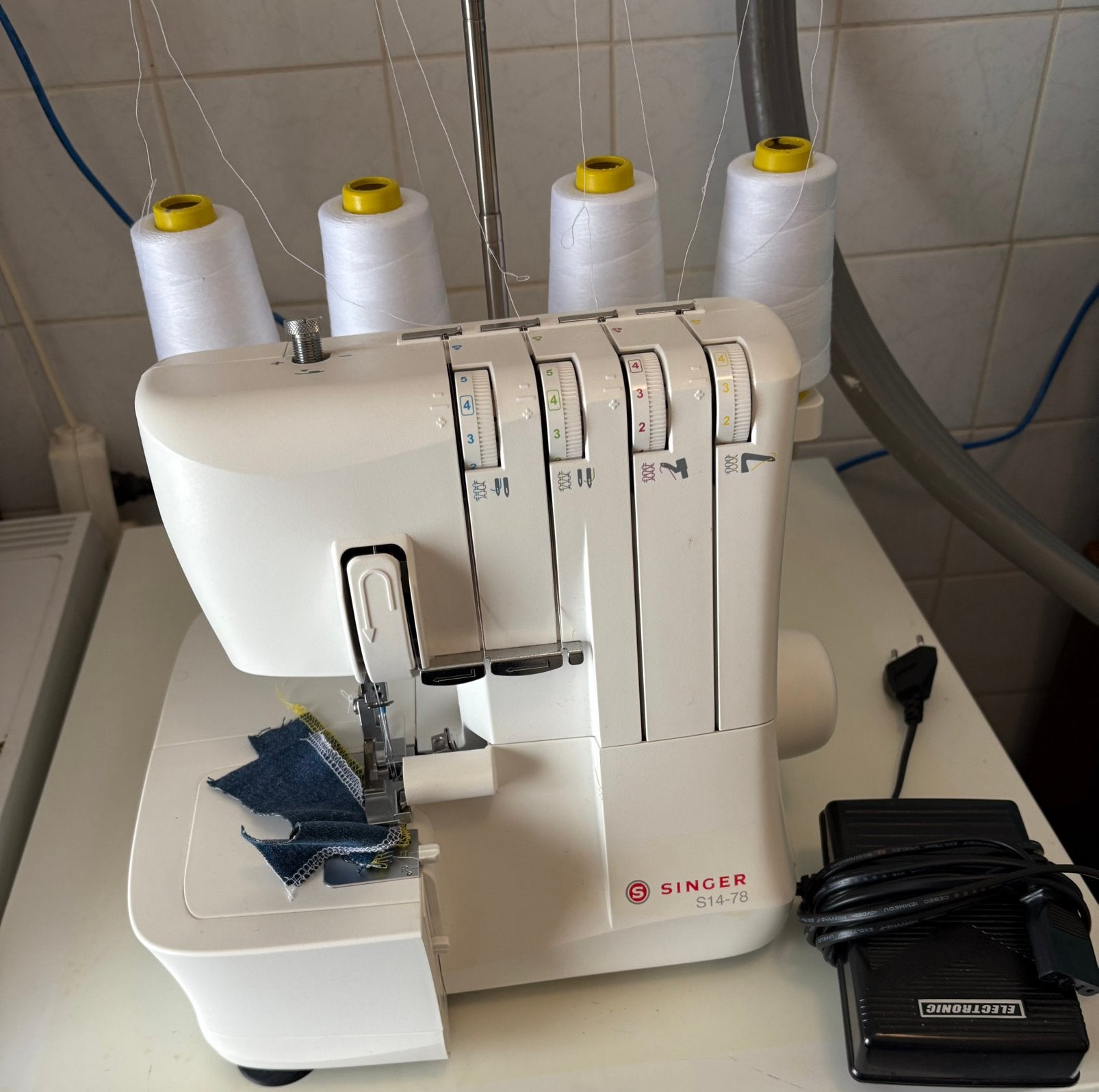 Singer lockmachine, S 14-78, Hobby en Vrije tijd, Naaimachines en Toebehoren, Ophalen, Zo goed als nieuw