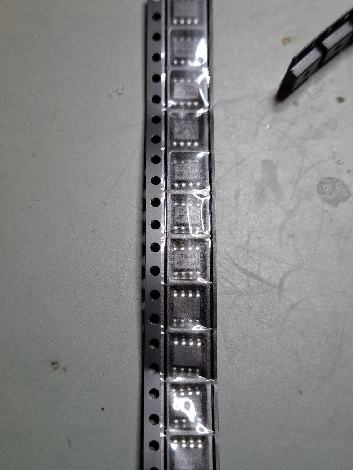 SMD IC ST1S14PHR -, Ophalen of Verzenden, Nieuw