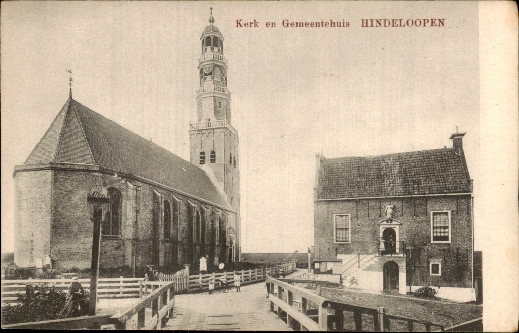 Hindeloopen - Kerk en Gemeentehuis - Gezicht, Ophalen of Verzenden, 1920 tot 1940, Ongelopen, Friesland