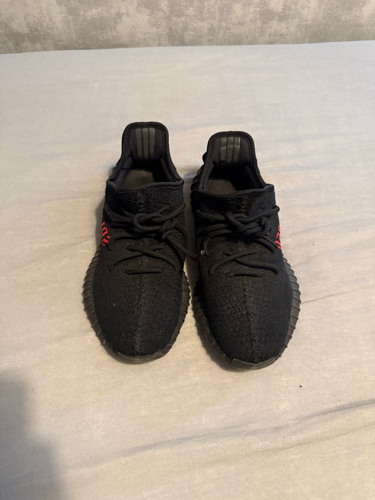 Yeezy Boost 350 V2 Core Black/Red - Maat 42 origineel, Kleding | Heren, Schoenen, Ophalen, Gedragen, Zwart, Sneakers of Gympen