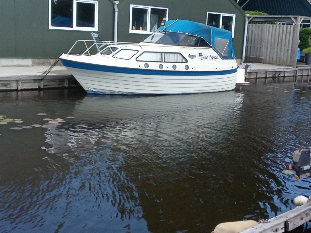 Fram 690 polyester kruiser sloep met kajuit en toilet, Watersport en Boten, Vis- en Consoleboten, Ophalen, Gebruikt, Binnenboordmotor