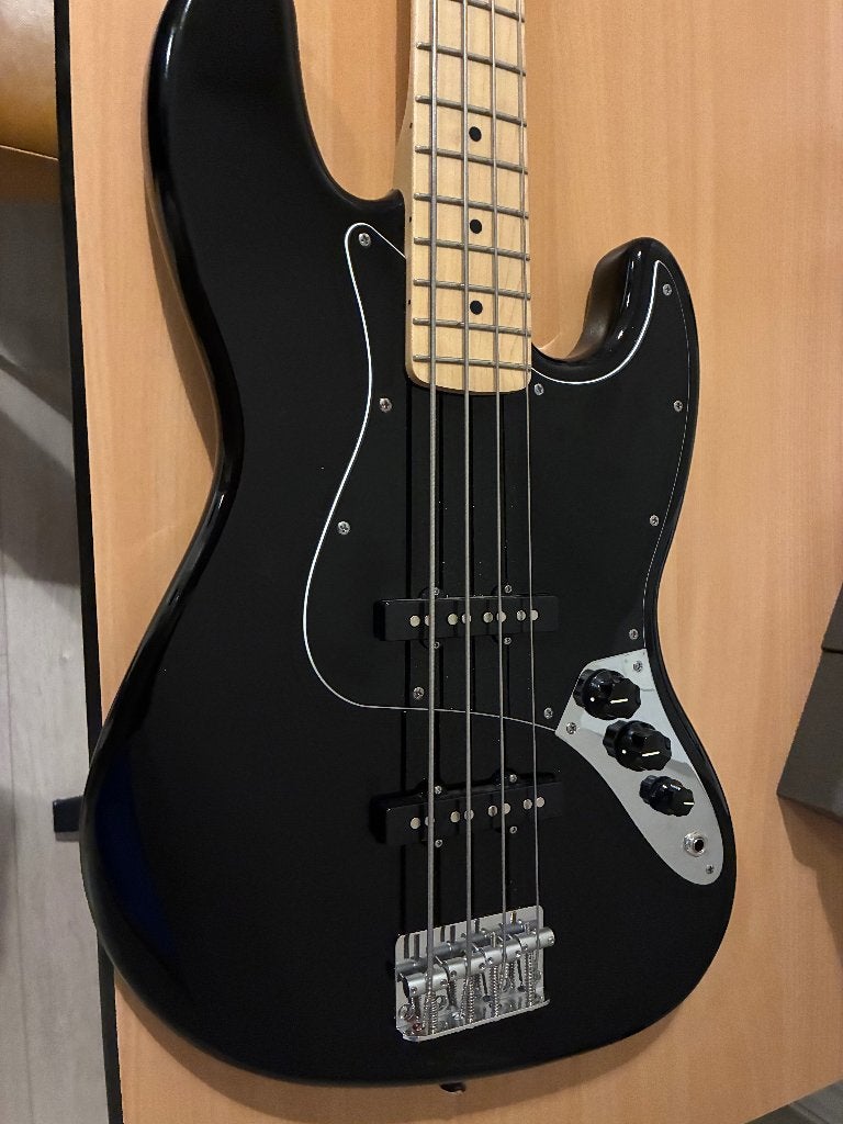 Fender Standard Jazz Bass met La Bella flatwound snaren, Ophalen of Verzenden, Zo goed als nieuw, Elektrisch