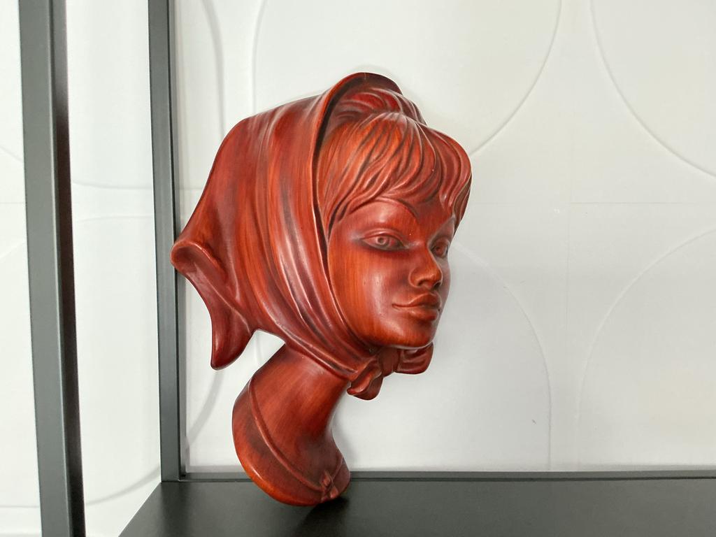 Vintage keramiek wanddecoratie: Vrouw met hoofddoek, Ophalen of Verzenden, Gebruikt, Mens