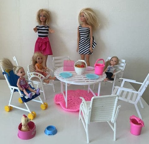 Barbie Zomer Tafereel met Poppen en Meubels, Kinderen en Baby's, Speelgoed | Poppen, Ophalen of Verzenden, Gebruikt, Barbie