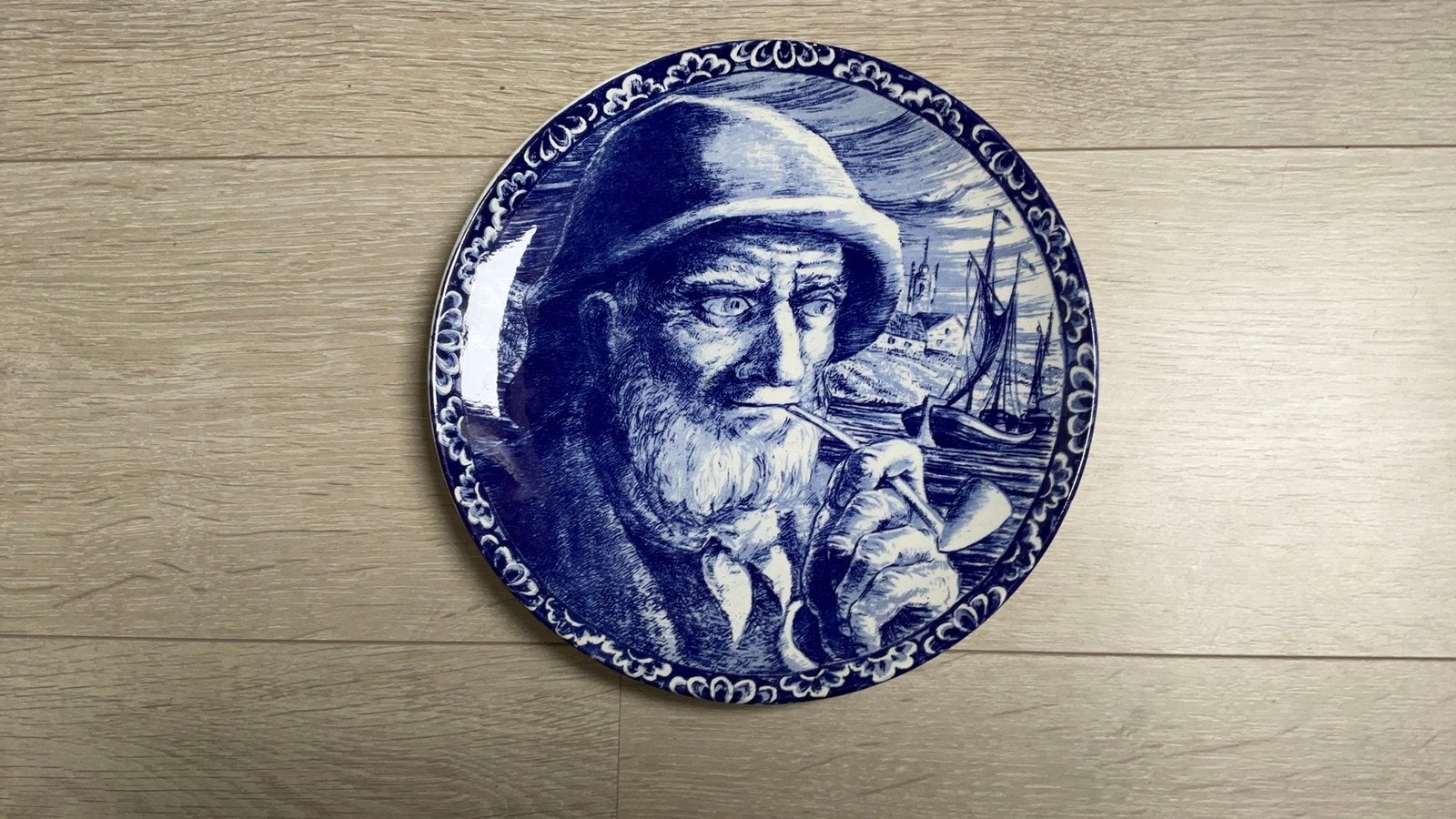 Delftsblauw wandbord rokende visser zgan, Ophalen
