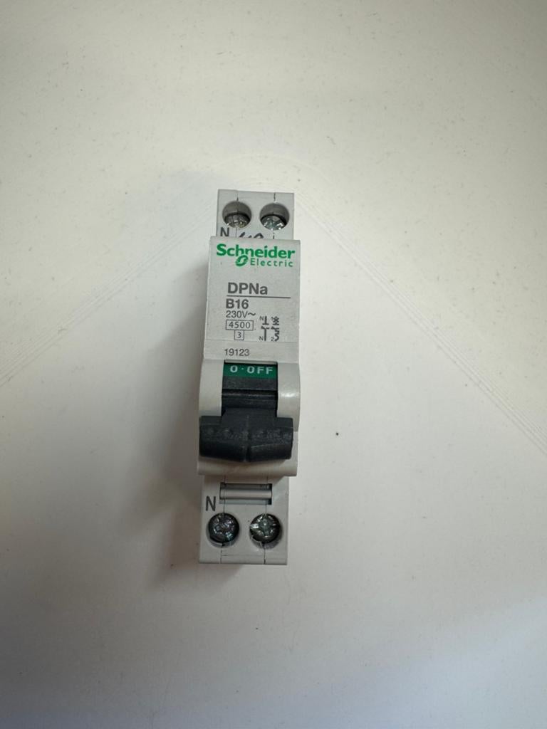 Schneider DPNa B16 automaat – €9 per stuk, Ophalen of Verzenden, Gebruikt