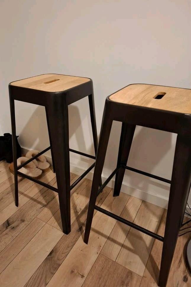 Mangohouten barkrukken 2 stuks, Huis en Inrichting, Barkrukken, 60 tot 90 cm, Hout, Metaal, 2 krukken, Met voetsteun, Ophalen