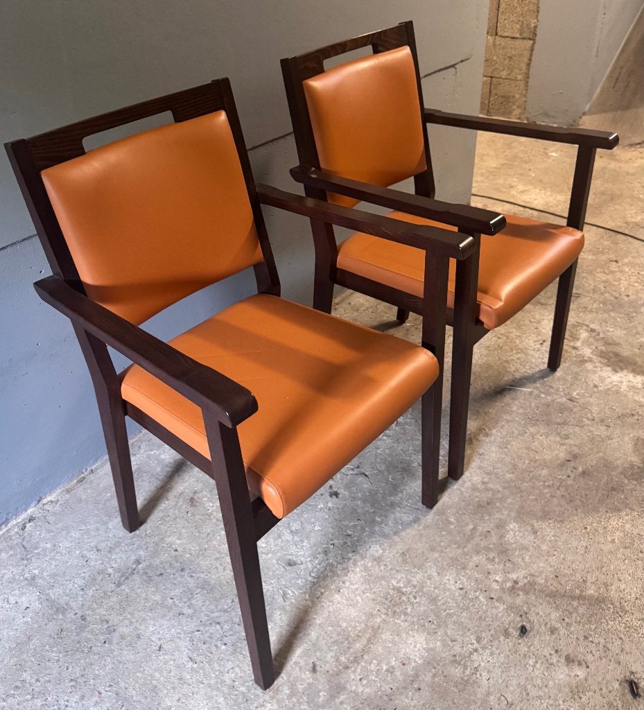 Twee seniorenstoelen, Twee, Bruin, Zo goed als nieuw, Ophalen