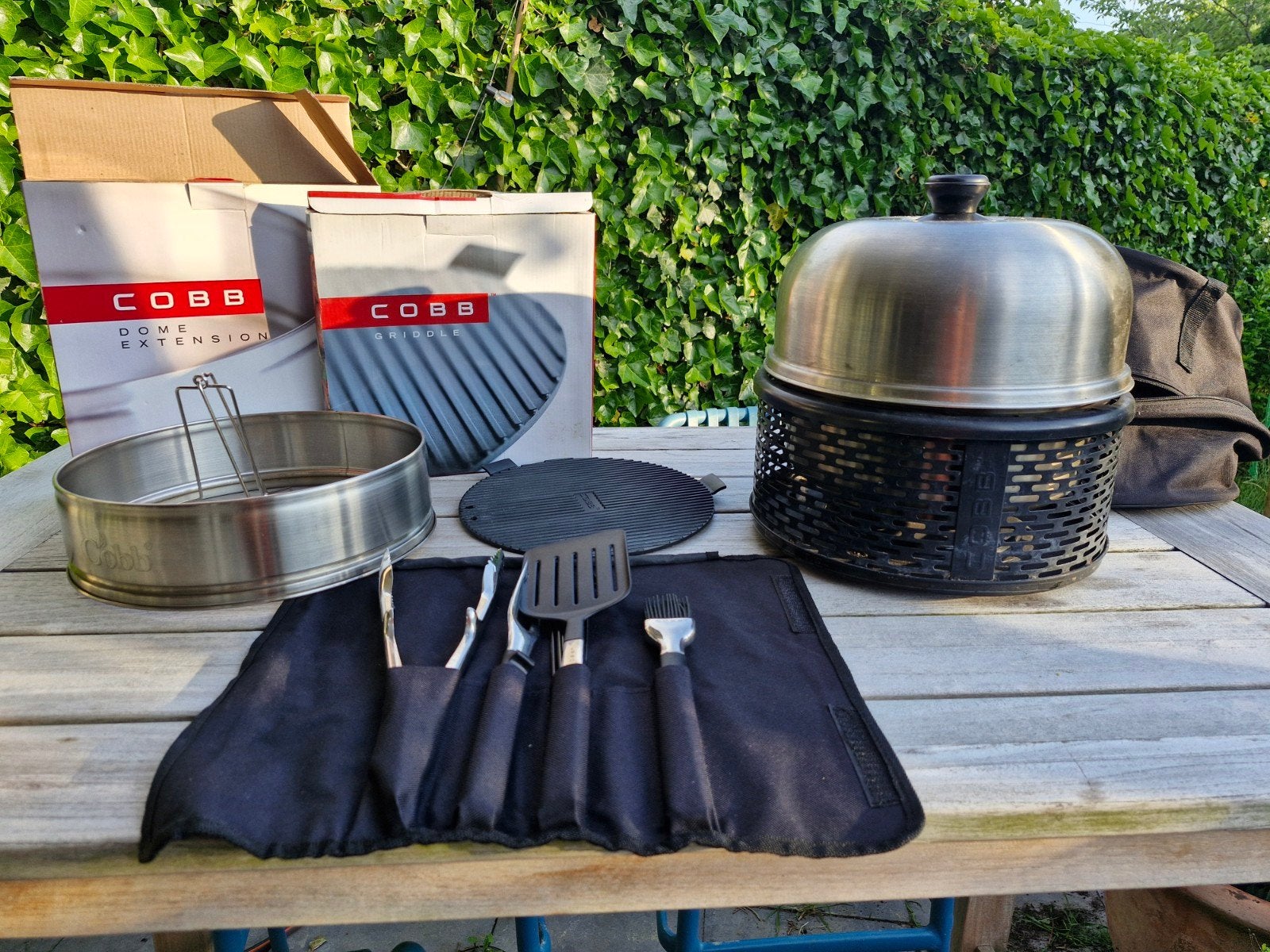 Cobb BBQ Compleet: BBQ, Gerei, Dome Extension & Griddle, Tuin en Terras, Barbecue-accessoires, Gebruikt, Ophalen