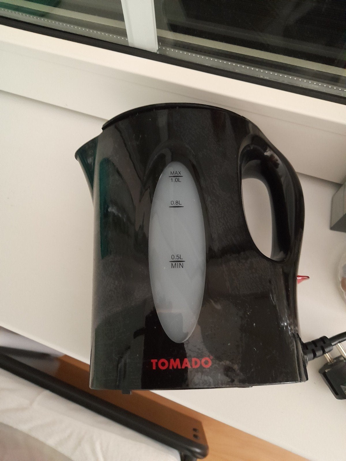 Bijna gratis nieuwe Zwart Tomado waterkoker, max 1 liter, Minder dan 1 liter, Ophalen of Verzenden, Nieuw