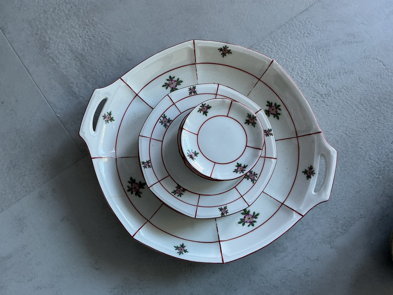Antiek porseleinen servies met bloemmotief, Antiek en Kunst, Ophalen of Verzenden