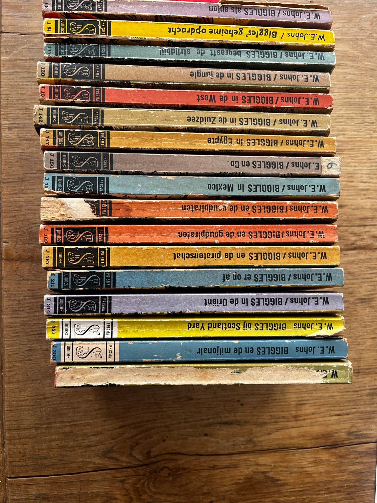 Grote collectie Biggles boeken (W.E. Johns) - 25 stuks, Ophalen, Gelezen