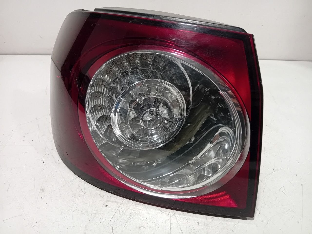 Achterlicht links buiten Volkswagen Golf, Onderdelen@venauto.nl, Van der Ven Autorecycling B.V., Gebruikt, Ettenseweg 76, 4706 PB Roosendaal, The Netherlands