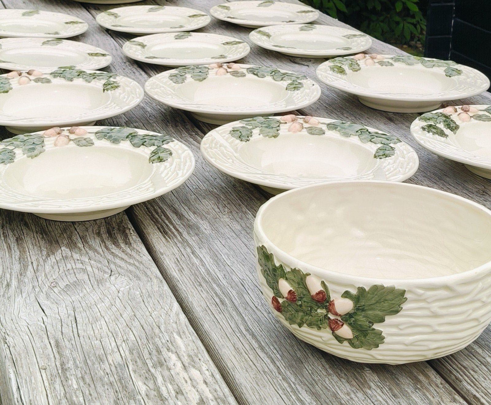 Servies Acorn and Oak Leaf van  Bordallo Pinheiro, Antiek en Kunst, Ophalen