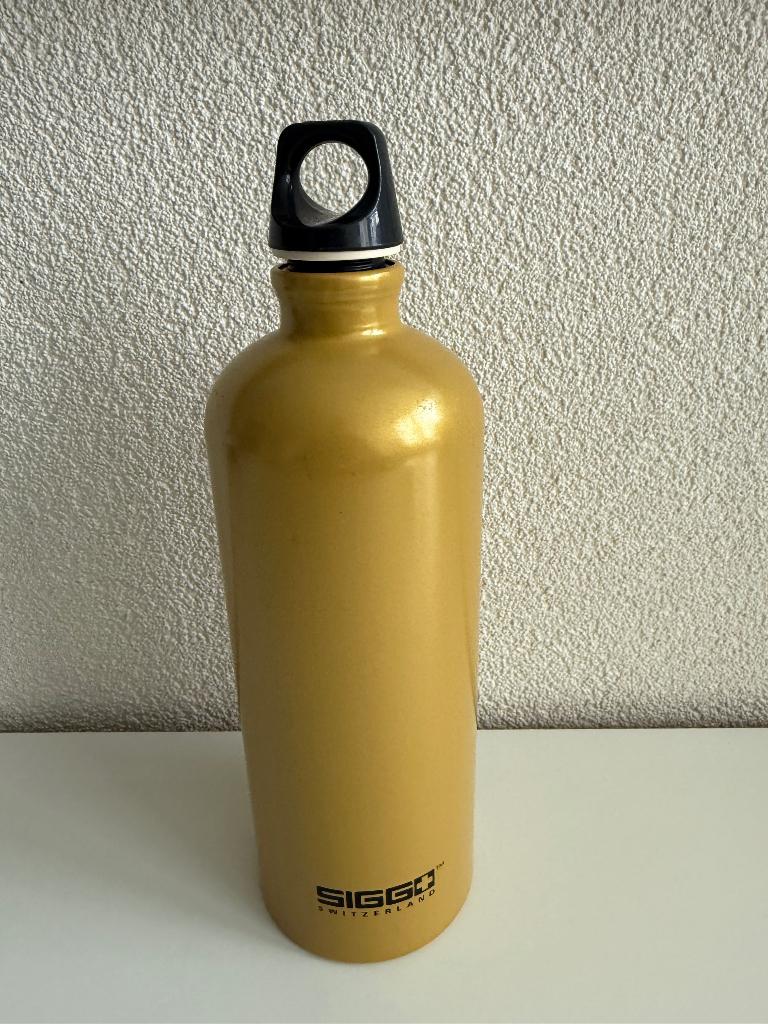 Sigg aluminium waterfles / drinkfles (0,6 liter, goud), Ophalen of Verzenden, Gebruikt, Overige typen