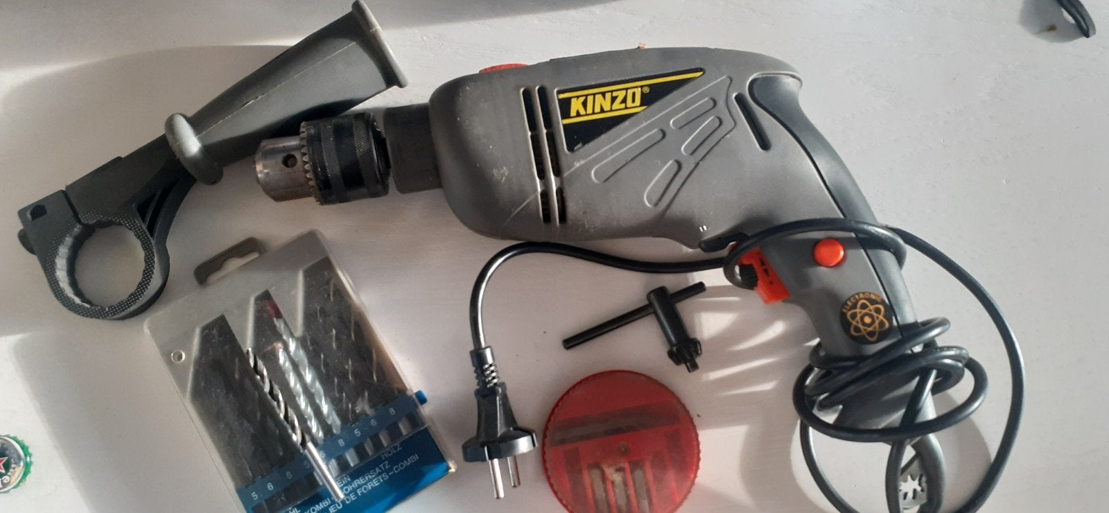 Kinzo Boormachine 710W met accessoires, Ophalen of Verzenden, Gebruikt, 600 watt of meer, Boormachine
