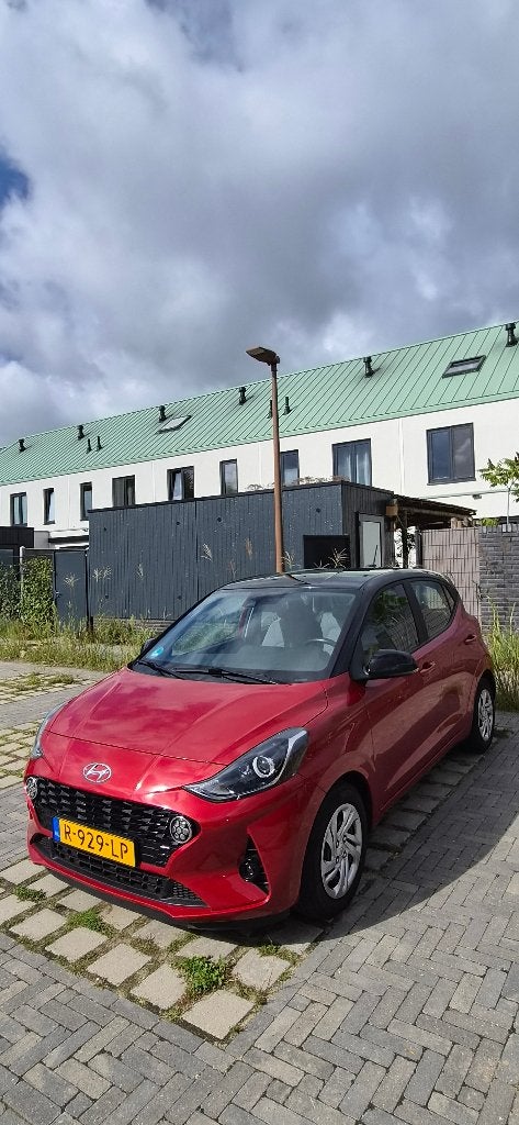 Stoere rode Hyundai i10 Comfort 1.0i 67pk 2022, Voorwielaandrijving, Stof, Euro 6, 899 kg