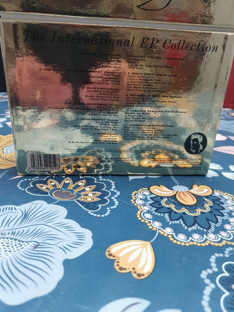 Nieuwe singelbox The International EP Collection 11 stuks, Cd's en Dvd's, Vinyl Singles, Wereldmuziek, 7 inch, Inclusief poster