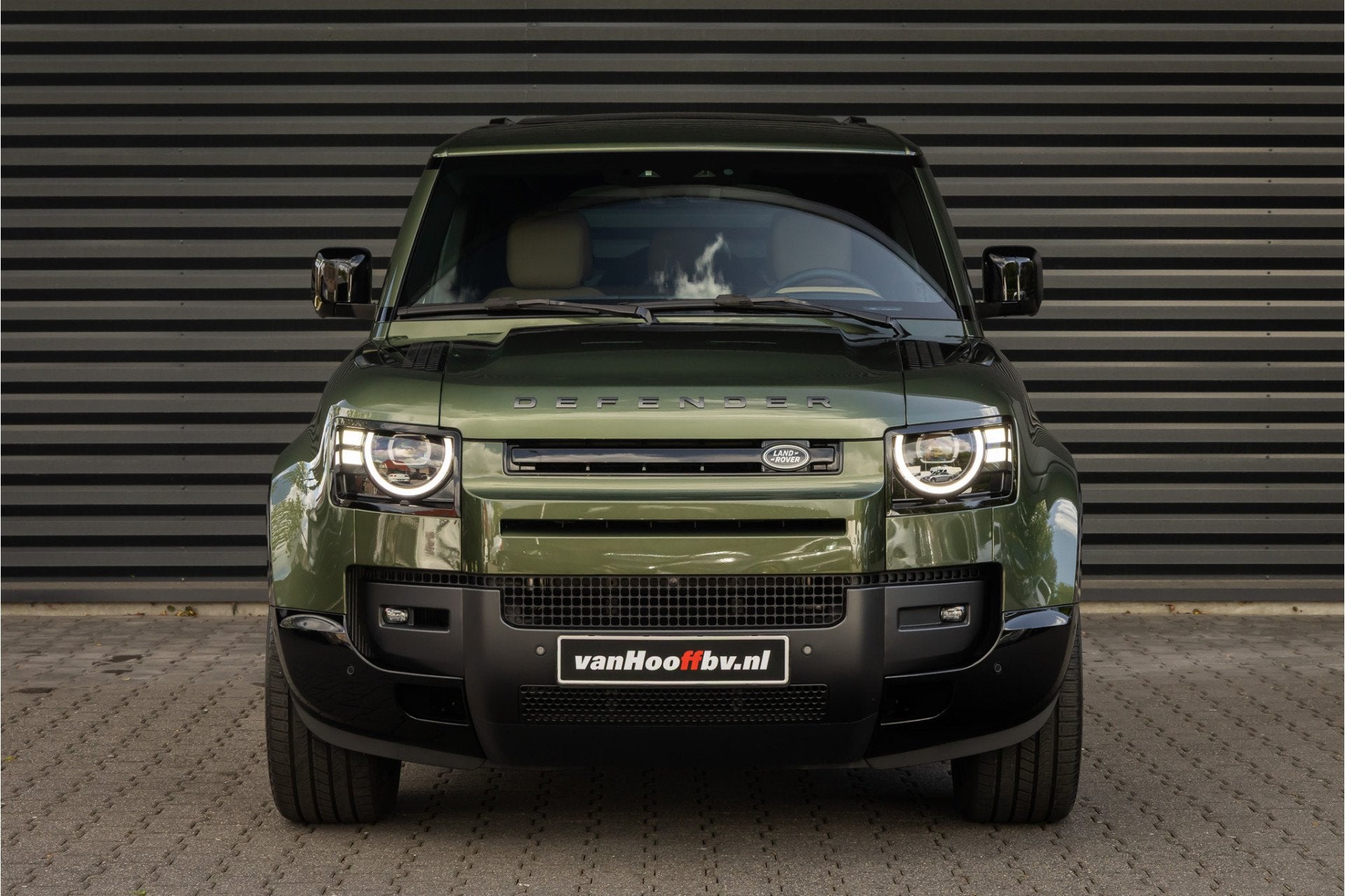 Land Rover Defender 110 2.0 P300e 110 X-Dynamic HSE Pano 22, Automaat, Automatische klimaatregeling, Gebruikt, Euro 6