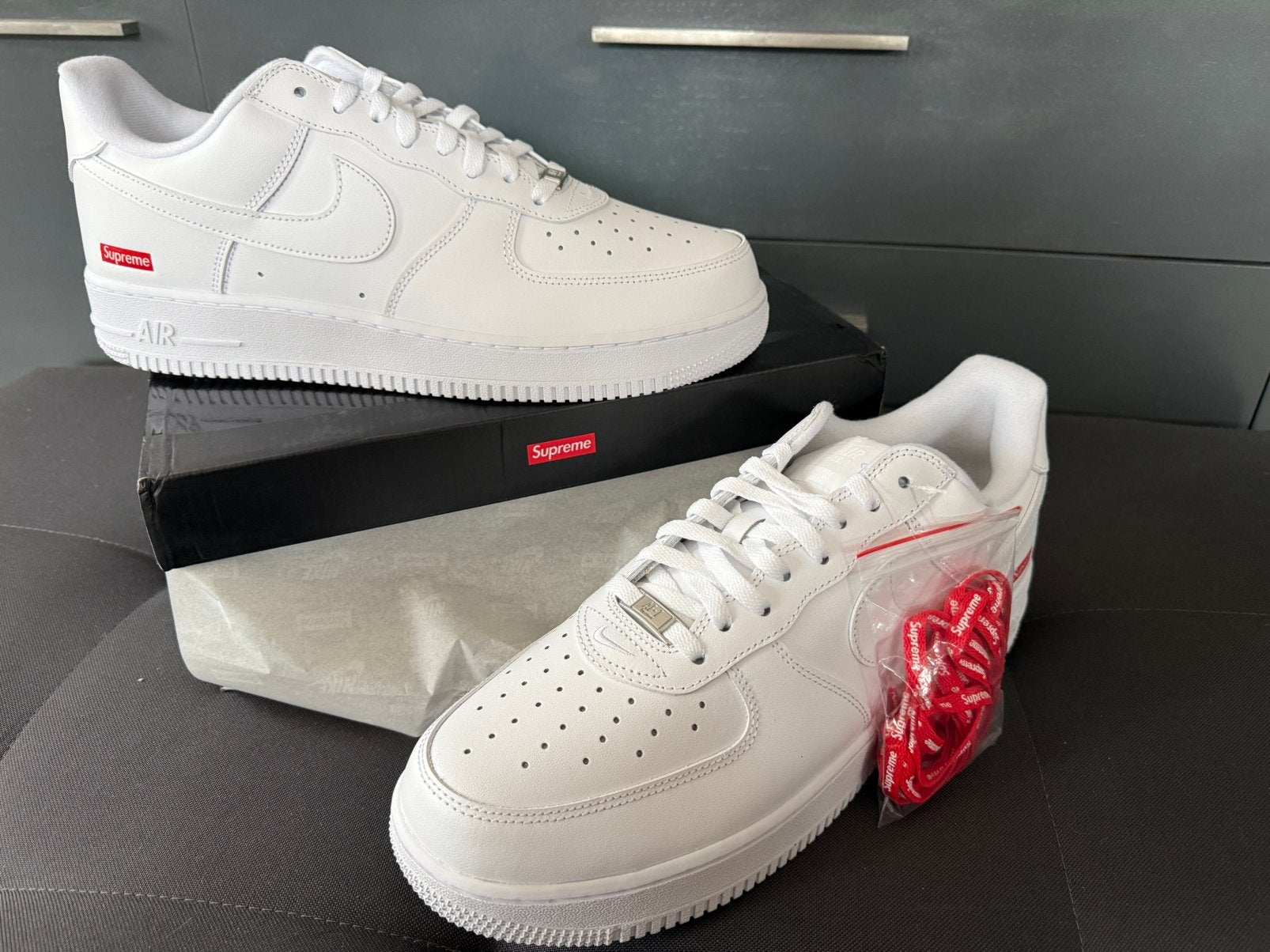 Supreme x Nike Air Force 1 Low “White” — maat 48,5, Ophalen of Verzenden, Zo goed als nieuw, Wit