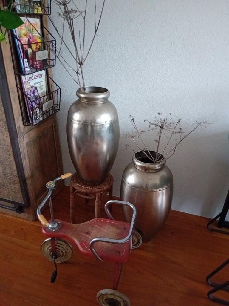Set van 2 metalen vazen - Industrieel design, Ophalen, Zo goed als nieuw, Overige materialen, 50 tot 75 cm