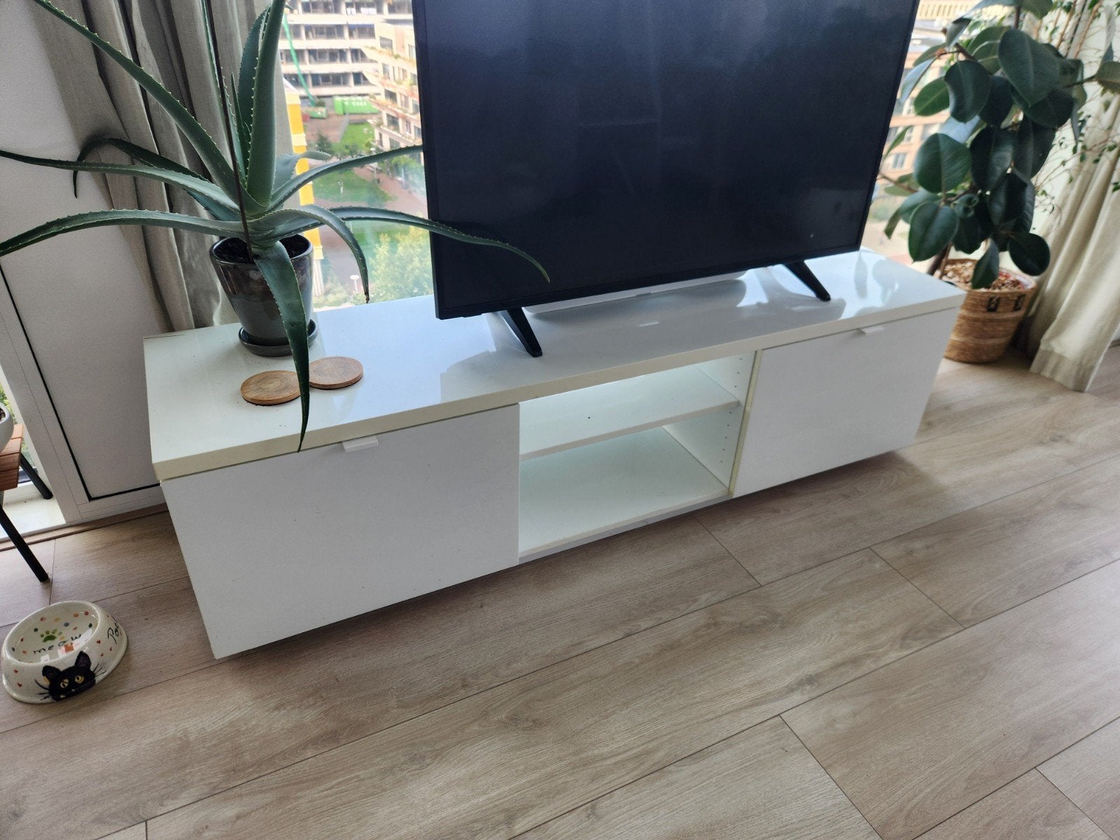 IKEA TV-meubel wit met lichte kras, Ophalen, Gebruikt, 100 tot 150 cm, Minder dan 100 cm