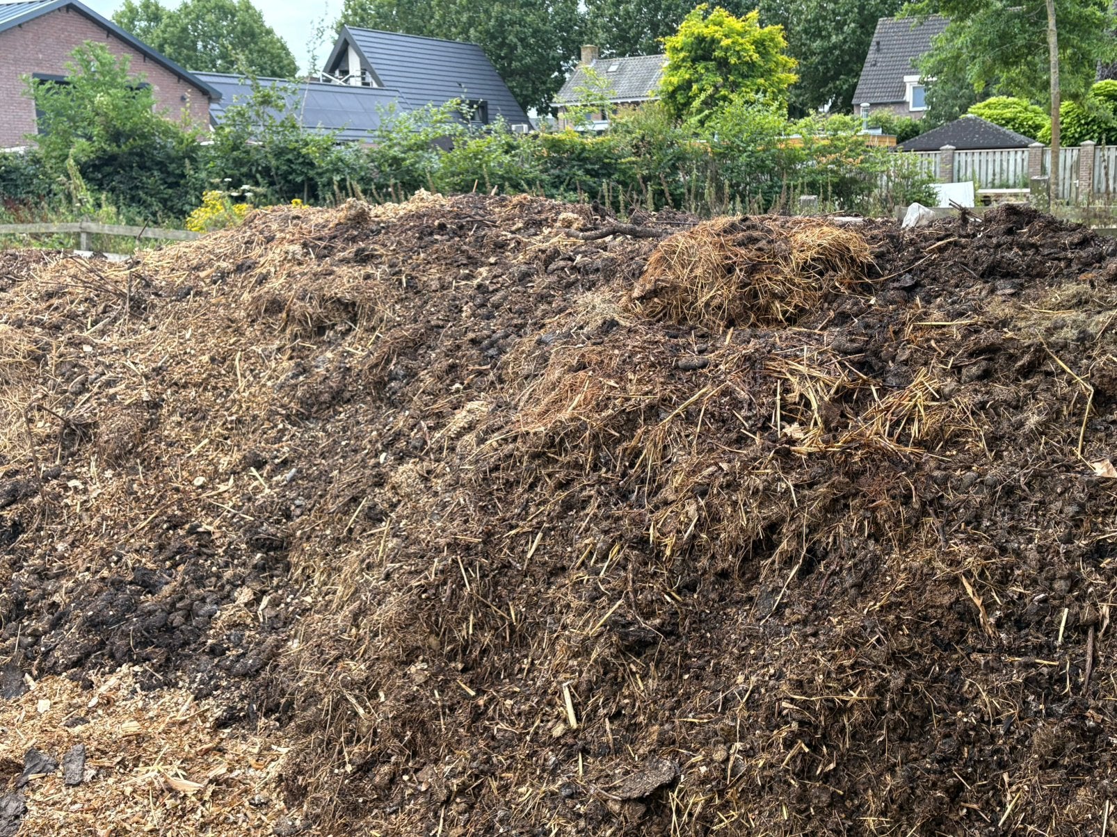 Gratis afhalen stalmest / humus / compost, Ophalen of Verzenden, Compost