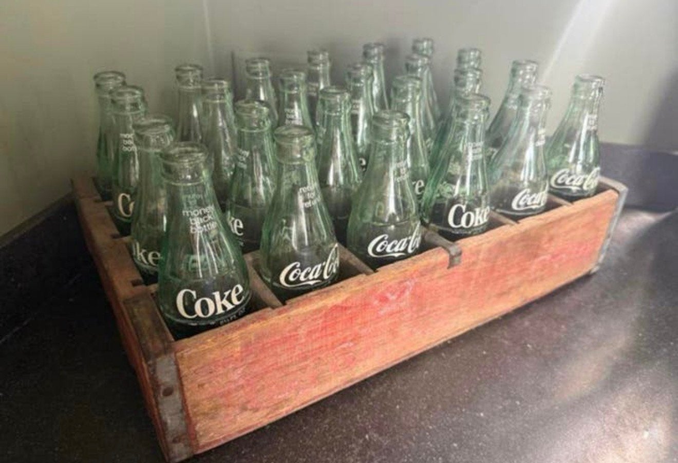 Vintage oud Coca Cola krat met compleet cola flesje, Ophalen, Zo goed als nieuw