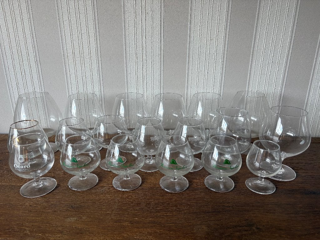 Lot van 19 Cognacglazen • Otard, Martell, Mandarine Napoléon, Verzamelen, Glas en Borrelglaasjes, Ophalen of Verzenden, Overige typen