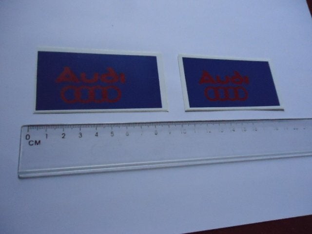 sticker oud AUDI logo plastic retro vw volkswagen rood blauw, Verzamelen, Verzenden, Zo goed als nieuw, Auto of Motor
