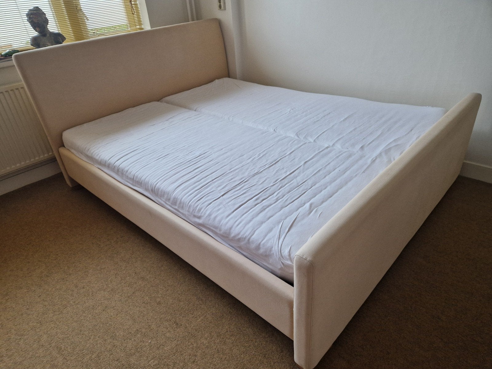 Tweepersoonsbed 160/200 met stoffen bekleding - Beige, Huis en Inrichting, Slaapkamer | Bedden, Ophalen, Beige, Tweepersoons, Zo goed als nieuw