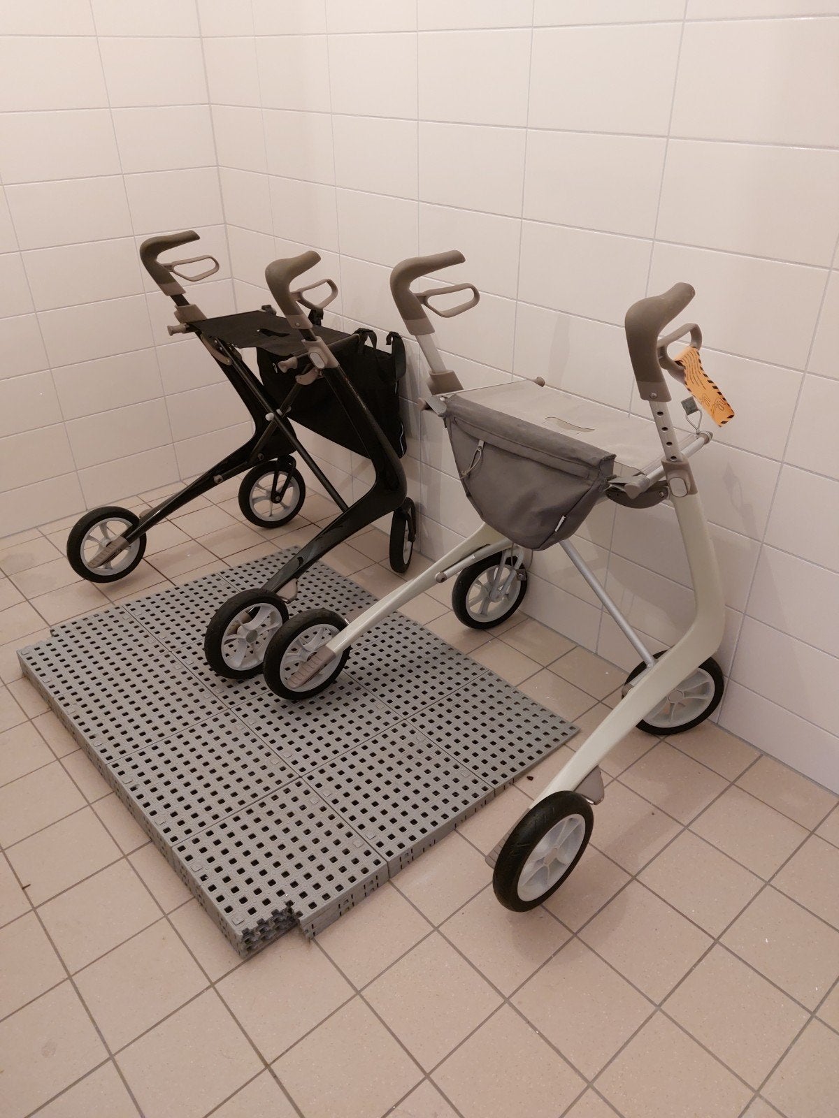 acre ultralight  4.8 kg carbon  crème  of zwart rollator, Ophalen of Verzenden