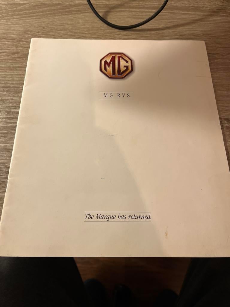 MG RV8 Brochure - Nette Staat, Ophalen of Verzenden, Gelezen, Overige merken